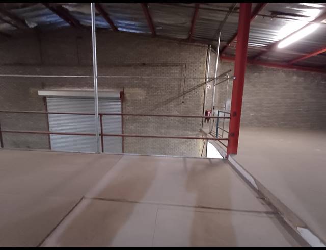 4,583M² SHOWROOM TO LET IN KYA SANDS
